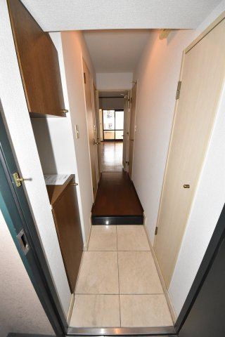 ゼフェロス南堀江の玄関