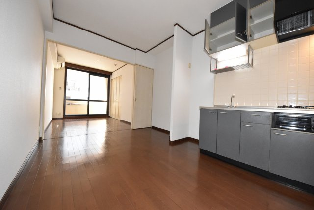 ゼフェロス南堀江の居間・リビング