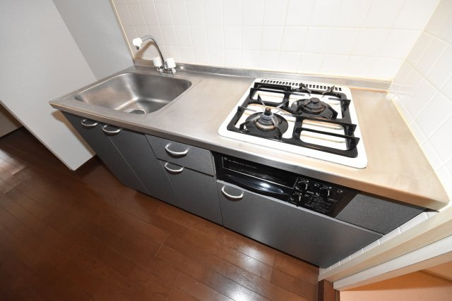 ゼフェロス南堀江のキッチン