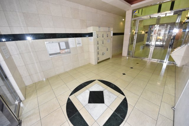 ゼフェロス南堀江のエントランス