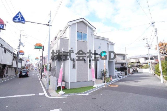 高槻市昭和台町D号棟の外観|駐車場完備でお車の出し入れのしやすさも良好です