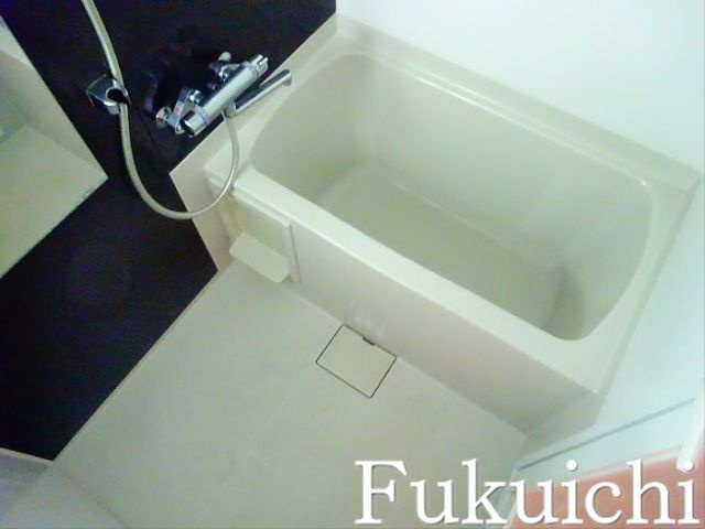 ルーブル祐天寺の浴室