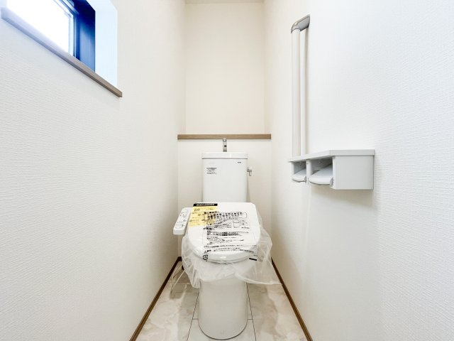 新築デザイナーズ住宅　全3棟　横浜市西区東久保町のトイレ|清潔感のあるトイレです