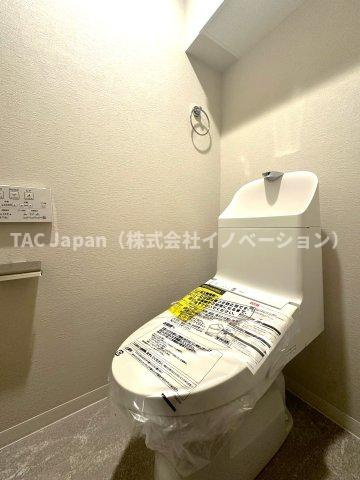コスモ小竹向原メユールのトイレ|最新設備を備えたトイレは、快適性とスタイリッシュさを兼ね備えた空間。清潔感のある美しい内装とすっきりとしたデザインが、暮らしに心地よさをプラス。清潔・快適・美しさが調和した、上質なトイレ空間です。