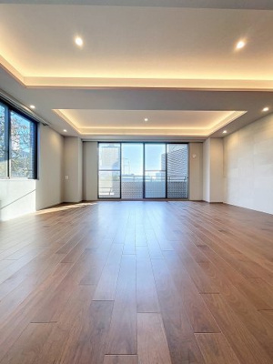 【居間・リビング】 | アルカサル目黒花房山 | ★2面採光で日当たり良好です★