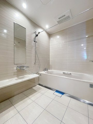 【浴室】 | アルカサル目黒花房山 | ★雨の日でも洗濯物が干せる浴室乾燥機付き★