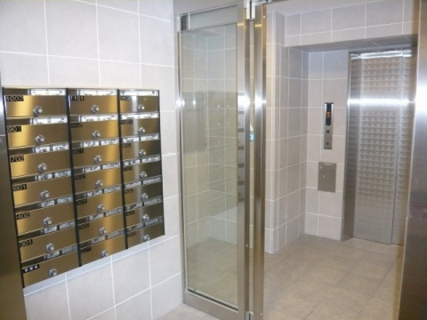 台東区松が谷４丁目の賃貸マンションのエントランス