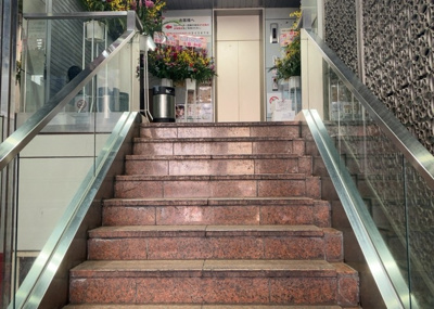 【外観】 | 八王子ステーションフロント | 土地の面積＝住宅面積ではありません。建ぺい率の問題などで、土地のある場所によって住宅を建てられる面積は限られています。高さもしかり、「土地」という言葉の中には、建築条件も含まれると考えておきましょう。