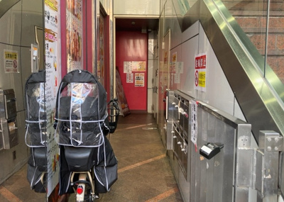 【外観】 | 八王子ステーションフロント | 土地を買う際、住む地域の自治体や福祉の補助制度にも注目してみましょう。子供や老人の医療補助やゴミ出しのルールなど、自治体によってルールに大きな違いがあるため、暮らしやすい土地で判断するとよいでしょう。