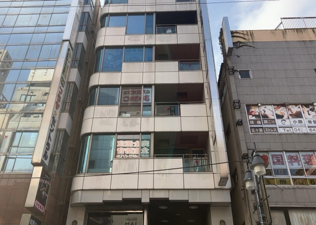 【外観】 | 八王子ステーションフロント | 土地購入を検討されている場合、境界杭がない状態で購入してしまうと境界確定測量をする必要があり、費用がかかります。購入の前に、売主、隣土地所有者立ち合いのもと境界を確定し境界杭を設置するのがベストです。