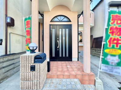 【玄関】 | 宇治市木幡御園　中古戸建 | 《ローンの事やお家探しのご相談は（株）ゆいホームにお任せ下さい。ちょっとした疑問にも解りやすくお応えします。》お気軽にどうぞ(^^)/