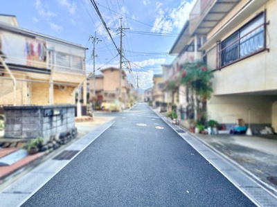 【前面道路含む現地写真】 | 宇治市木幡御園　中古戸建 |  （株）ゆいホームでは、ご購入・ご売却・住宅ローンなどのあらゆるご相談にお応えします。 もちろん相談は無料です！まずはお気軽にお電話下さい。