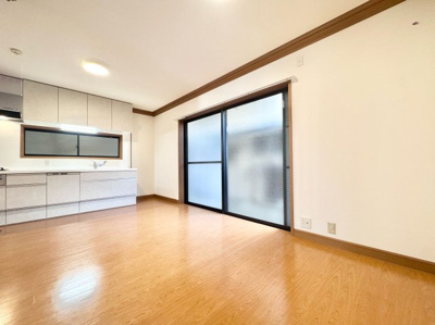 【居間・リビング】 | 宇治市木幡御園　中古戸建 | 【LDK10.6帖】