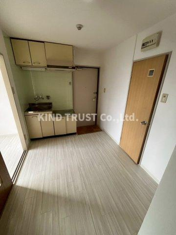 ロイヤル西梅田の居間・リビング|使いやすい居間です