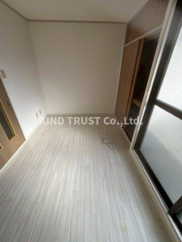 ロイヤル西梅田の居間・リビング|こちらのリビングで趣味の時間をお楽しみください