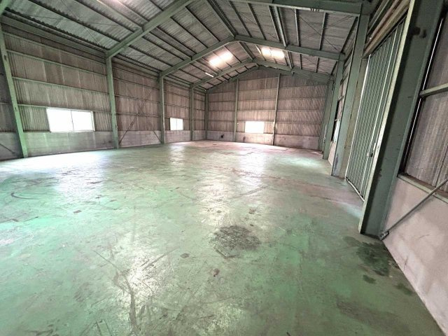 植田山倉庫・工場の内装