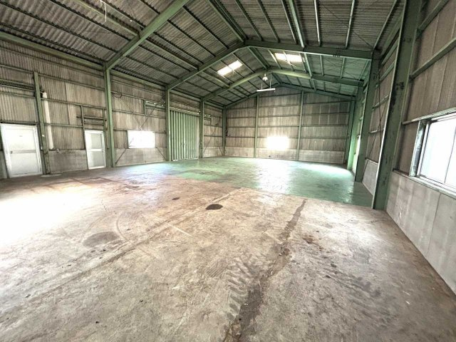 植田山倉庫・工場の内装