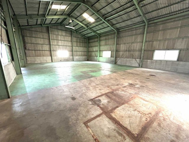 植田山倉庫・工場の内装