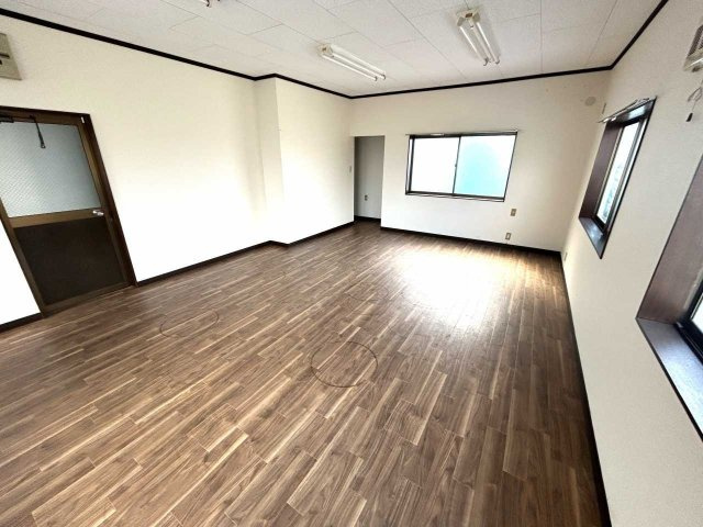 植田山倉庫・工場の内装