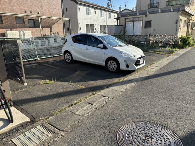 エバーグリーンの駐車場