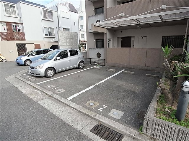 ベル・アエフの駐車場|敷地内駐輪場、空有