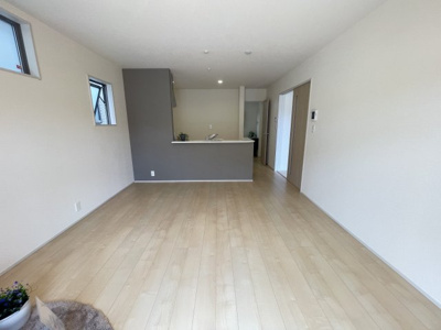 【玄関】 | 八重瀬町与座（全6棟）2・3・4・6号棟 | 6号棟　十分な収納付き玄関♪