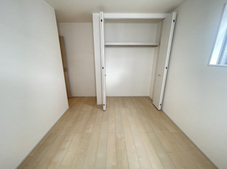 【洋室】 | 八重瀬町与座（全6棟）2・3・4・6号棟 | 6号棟　洋室5.8帖＋CL付き♪