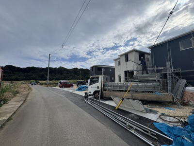 【前面道路含む現地写真】 | 八重瀬町与座（全6棟） | ※東側道路♪
