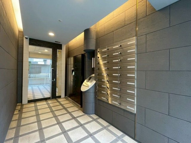 LUMINOUS浅草橋駅前のエントランス