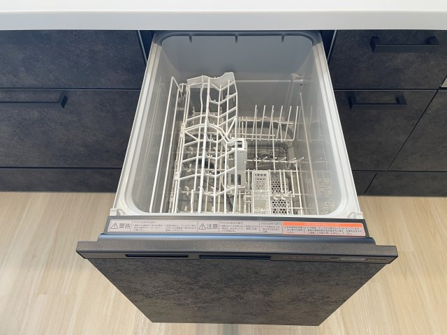 D’クラディア氷川台のキッチン|食後の片づけに便利な食洗機付き 時間が有効活用でき、節水にもなります