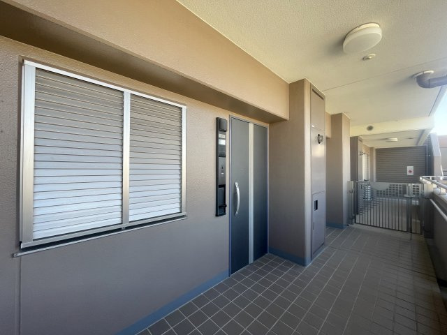 D’クラディア氷川台の玄関|門扉付きのポーチ付き住戸です
お部屋の前に開放廊下がないのでプライバシーを確保できます