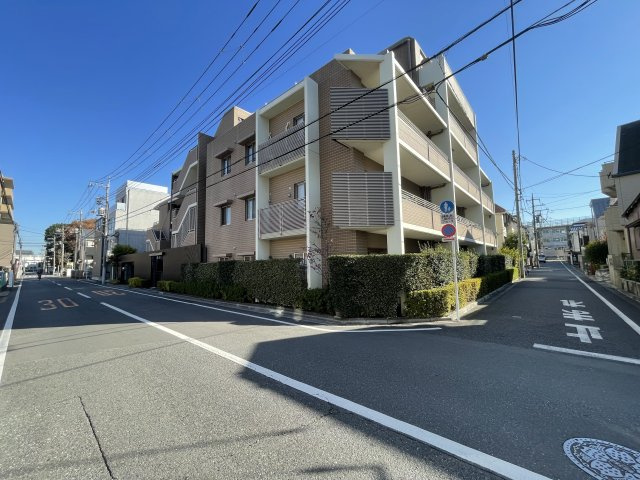 D’クラディア氷川台の外観|【D’クラディア氷川台】
新規内装リフォームマンション
平成16年7月築　東南角住戸
59.88㎡の広々ルーフバルコニー付き