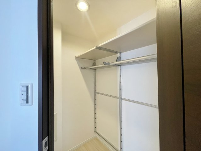 D’クラディア氷川台の収納|6.0帖洋室はウォークインクローゼット付きです
