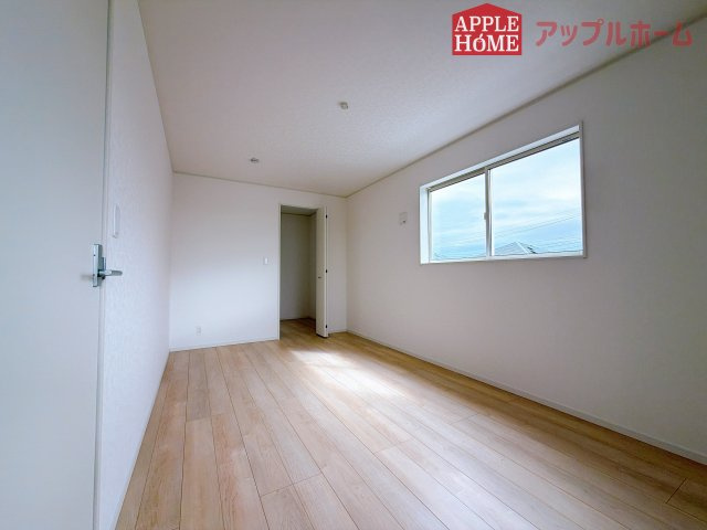【新築住宅】熊谷市石原 第7 全2棟の洋室|２階居室は全室収納あり！たっぷりある収納活用でお部屋もキレイを保てます♪