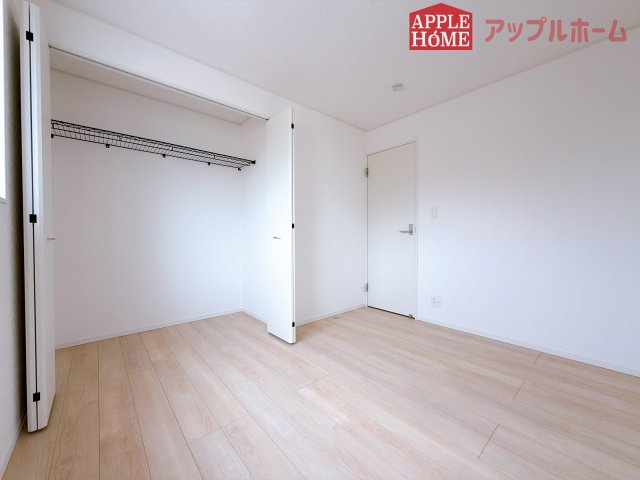 【新築住宅】熊谷市石原 第7 全2棟の洋室|２階居室は全室収納あり！たっぷりある収納活用でお部屋もキレイを保てます♪