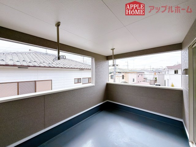 【新築住宅】熊谷市石原 第7 全2棟のバルコニー|インナーバルコニーで突然の雨でも安心♪直射日光を防げるので、紫外線を気にせず自然の光や風を感じながら日光浴もできちゃいます♪