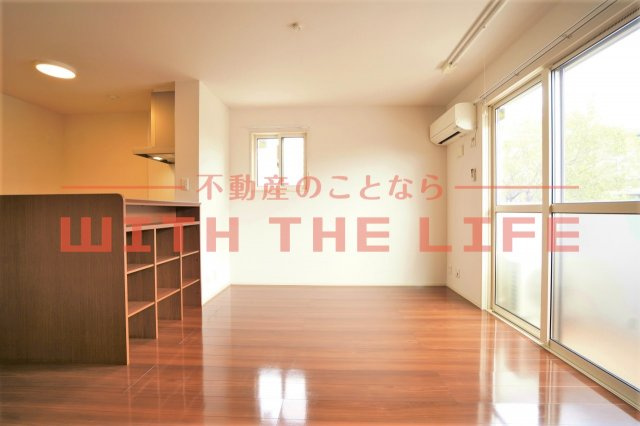 ルーチェ・チアラ【10，000円キャッシュバック対象物件】の居間・リビング|ゆったり過ごせるリビングです