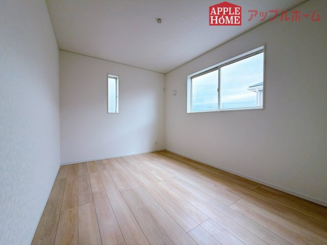 【新築住宅】熊谷市石原 第7 全2棟の洋室|２階居室は全室収納あり！たっぷりある収納活用でお部屋もキレイを保てます♪