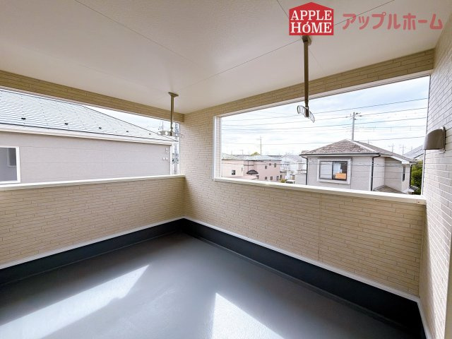 【新築住宅】熊谷市石原 第7 全2棟のバルコニー|インナーバルコニーで突然の雨でも安心♪直射日光を防げるので、紫外線を気にせず自然の光や風を感じながら日光浴もできちゃいます♪
