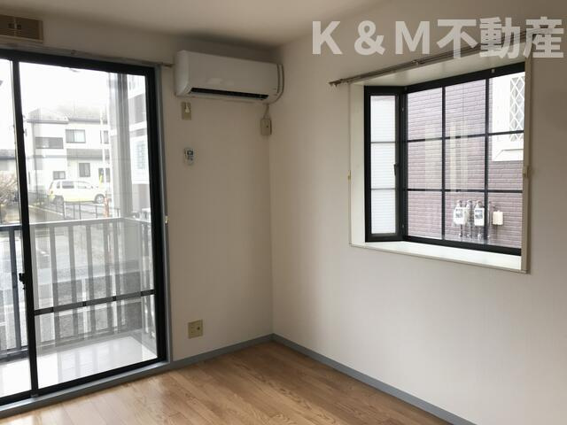 グランドール柏南Ｃ棟の居間・リビング|こちらのリビングで趣味の時間をお楽しみください