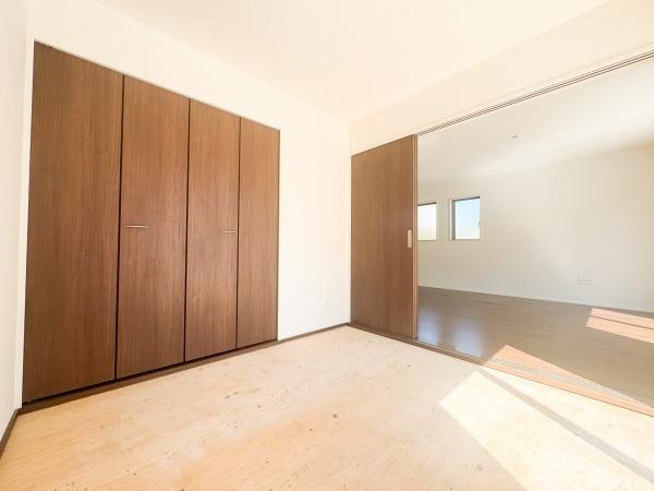 小中島3丁目1期2号棟のキッチン|食器洗い乾燥機付きのキッチンは、忙しい毎日の家事を大きくサポート！
食後の手間を軽減し、食器を素早く洗って乾燥まで完了できるため、時間を有効に使えます♪