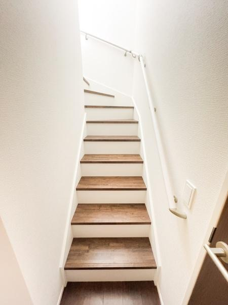 小中島3丁目1期2号棟の収納|広いクローゼットは収納力が豊富！衣類や日用品をすっきり整理でき、部屋を広く使えます。物が多くても快適に片付けられ、生活空間がいつでも整然と保たれます。