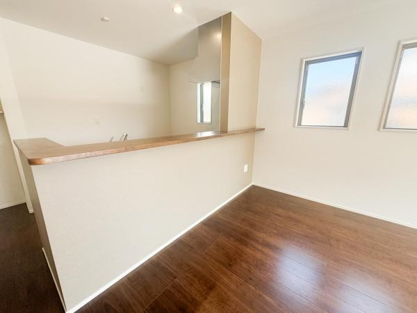 小中島3丁目1期2号棟の居間・リビング|家族とゆったりした時間を過ごせる空間♪