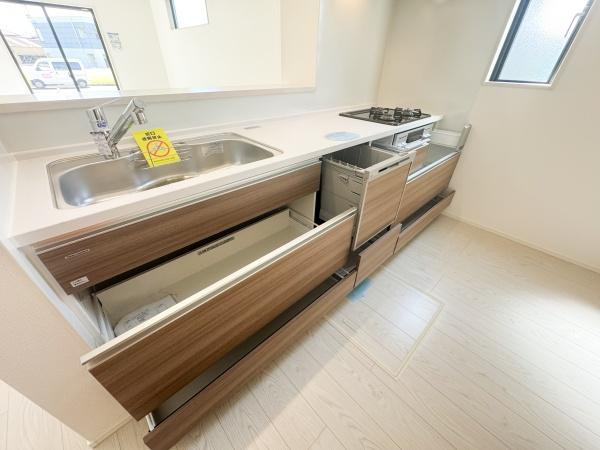 大字小池原1期2号棟のキッチン|収納充実のシステムキッチン♪使いやすく家事効率も上がりそうですね！