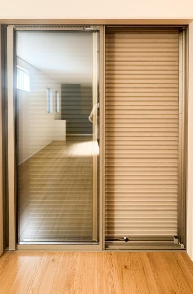 徳島2丁目1期2号棟のその他|開放的な空間が広がる現地からの眺望です。周囲の建物との距離が程よく圧迫感を感じにくいです。青空が映える屋外の景観を楽しめます。陽当たりも良好でバルコニーから見渡せる景色が魅力的です。