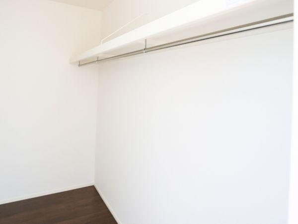 大字寒田1期2号棟の収納|広さは十分あるので、普段は使用しないもの（季節のもの）をしまうのにぴったり！