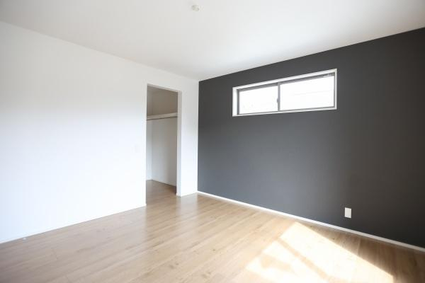 大字寒田1期1号棟の玄関|たっぷり収納できるシューズボックス付きで、いつでもスッキリとした印象に♪