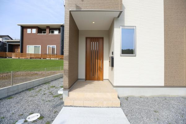 大字寒田1期1号棟の前面道路含む現地写真|前面道路を含む現地（2025年6月撮影）