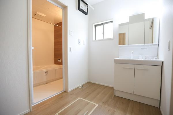 大字寒田1期1号棟の浴室|ゆったりとした広さのバスルームは、1日の疲れを癒す特別なリラックス空間。