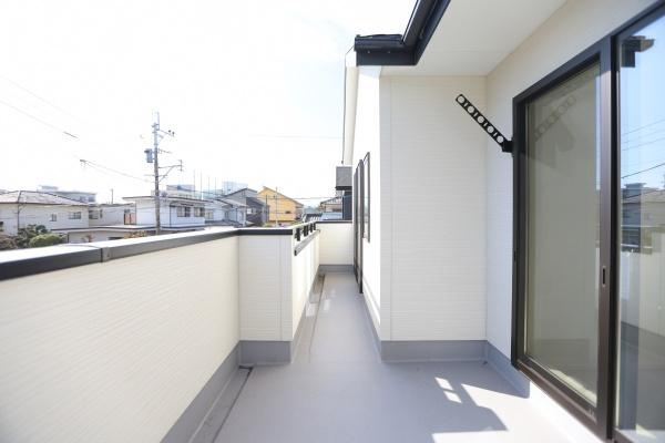 大字荏隈2期2号棟のバルコニー|日当りの良いバルコニーでお洗濯物もよく乾きます♪